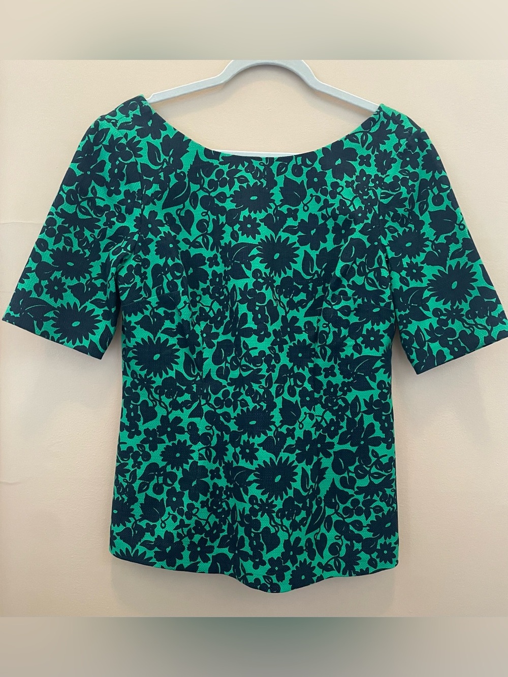 Boden Fleur Fitted Top US 10 / UK 14 - Green Navy Floral Jacquard V-Back